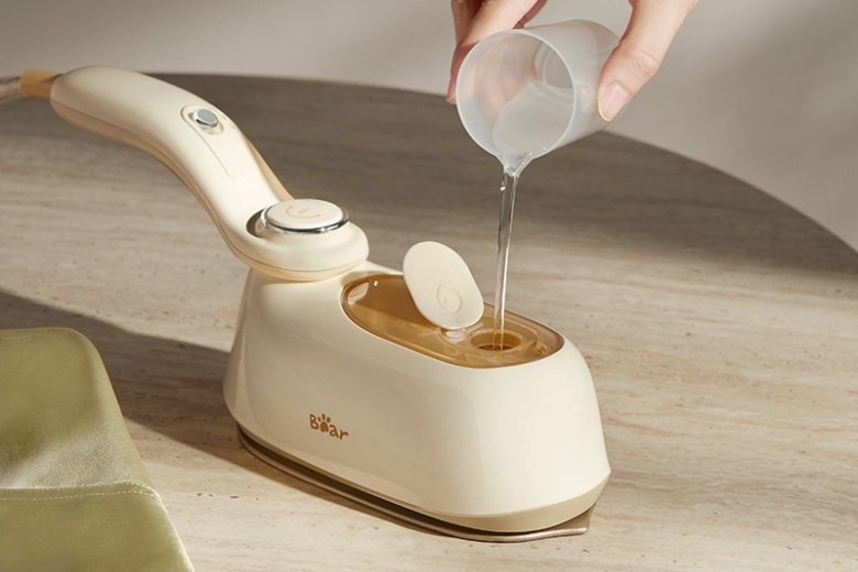 Bàn ủi Bear thiết kế gọn tiết kiệm diện tích