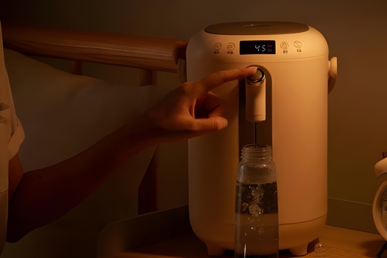 Bình thủy điện Bear thiết kế hiện đại